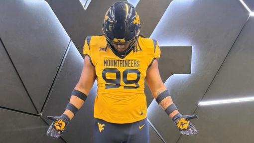 GregSmithRivals's tweet photo. NEW: Louisville DL Zai'vion Meads commits to West Virginia over the weekend — and it sounds like Rich Rodriguez sealed the deal👀

"They just really loved me. I could tell I was their top priority and Coach Rod made it happen."

Story: https://t.co/4mGl23LNMY https://t.co/smD7EDJnWx