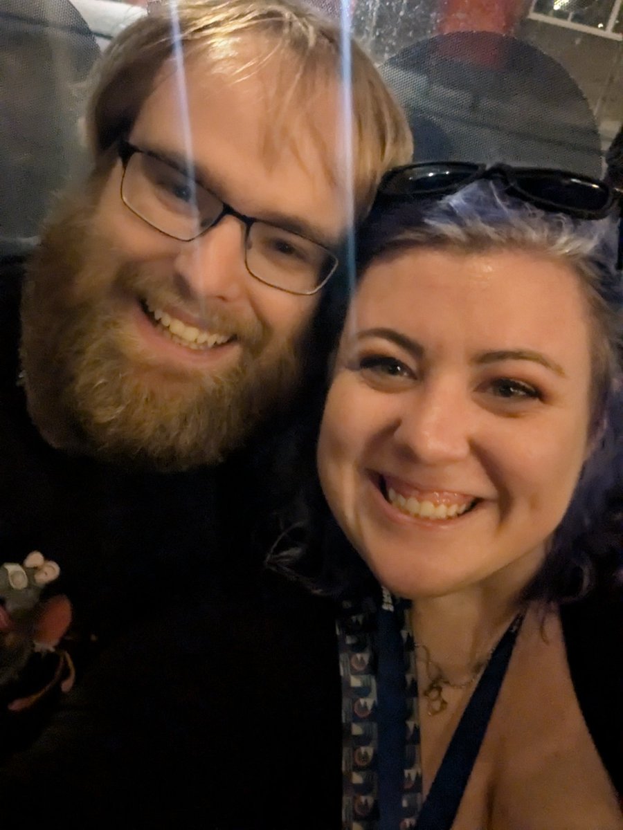 MsCuppyKate's tweet photo. Best night ever. ❤️ (Also @KhronosVII you the best and you know why) https://t.co/2nLn18sNt9