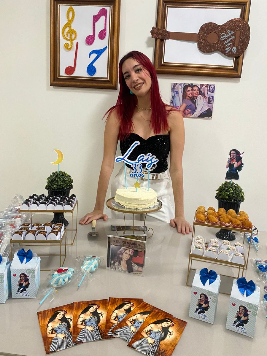 TodoEsDulceAL's tweet photo. Hoje fiz meu bolinho aqui em casa ,simples  mais com muito amor e o tema da pessoa que mais me inspira ( escolhi o tema Extranjera) . 3.3  primaveras  . @DulceMaria 🌕🎂☮️ #cumpleaños https://t.co/PsdaBsDr9z