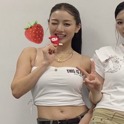 jihyo’s muscles tweet media