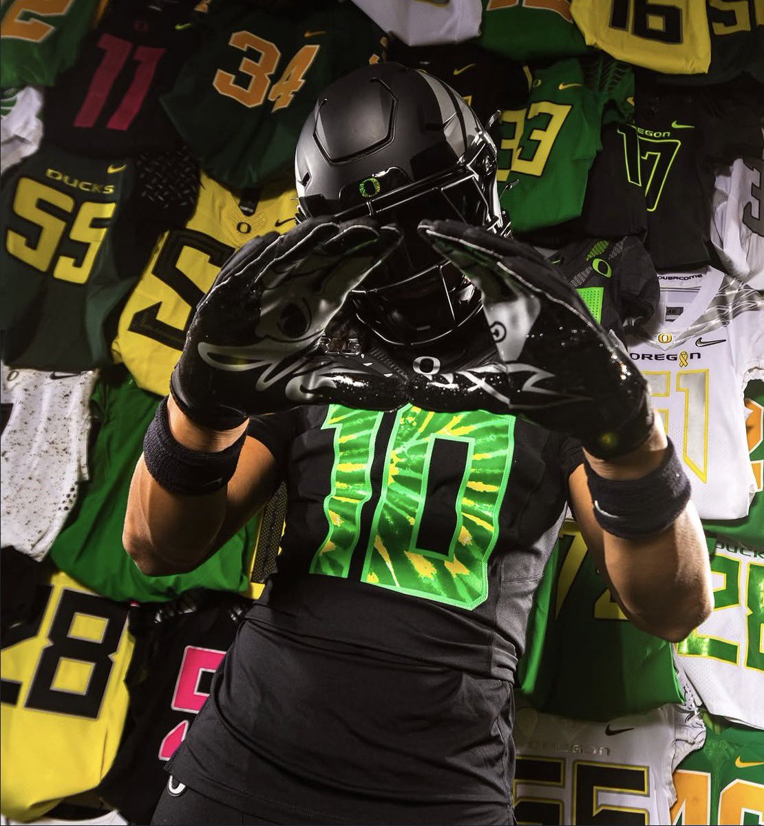 oregon__updates's tweet photo. 4-Star Oregon SAF commit Malakai Taufoou (@Malakai_Taufoou) on his OV 🦆 https://t.co/R6NsQ31qG8