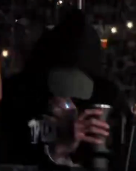 TouchlineX's tweet photo. 🚨 𝗡𝗘𝗪: Rodrigo de Paul was spotted vaping at his girlfriend Tini’s concert in Peru.

Fans in Argentina are angry with the player, as the World Cup is due to kick off in a few days. https://t.co/TJE7wFcANY