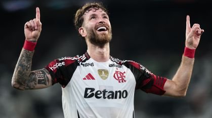 EduCRFlamengo's tweet photo. Léo Pereira foi o único jogador intocável por Ancelotti na seleção brasileira.

Trepa-trepa receberá propostas de clubes de todo o mundo no pós-copa.

Estão preparados para o Adeus? https://t.co/qzkGINkGUk