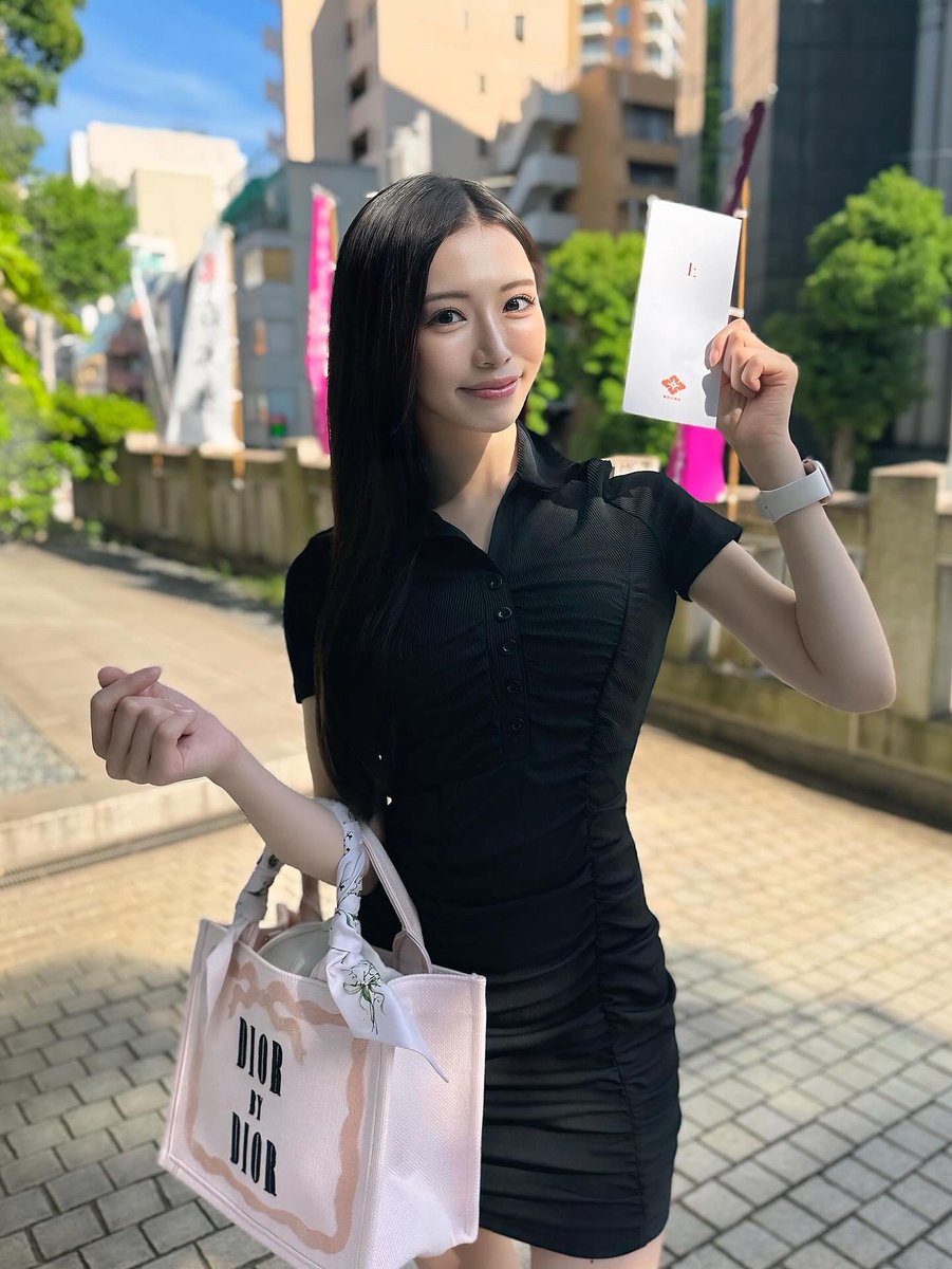 risatamaru's tweet photo. おはまる☀️
東京大神宮へ、自分の念が残るくらいお祈りして来ました。笑 https://t.co/FCM2KrBziX
