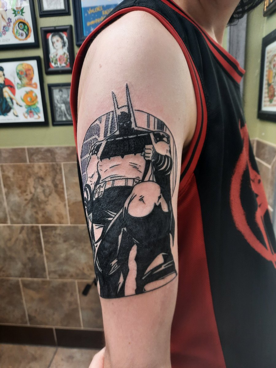 NeptonicMistake's tweet photo. Session one/two of my absolute batman tattoo!!
Can't wait to get the color on this bad boy! https://t.co/P01n5A2Xjx