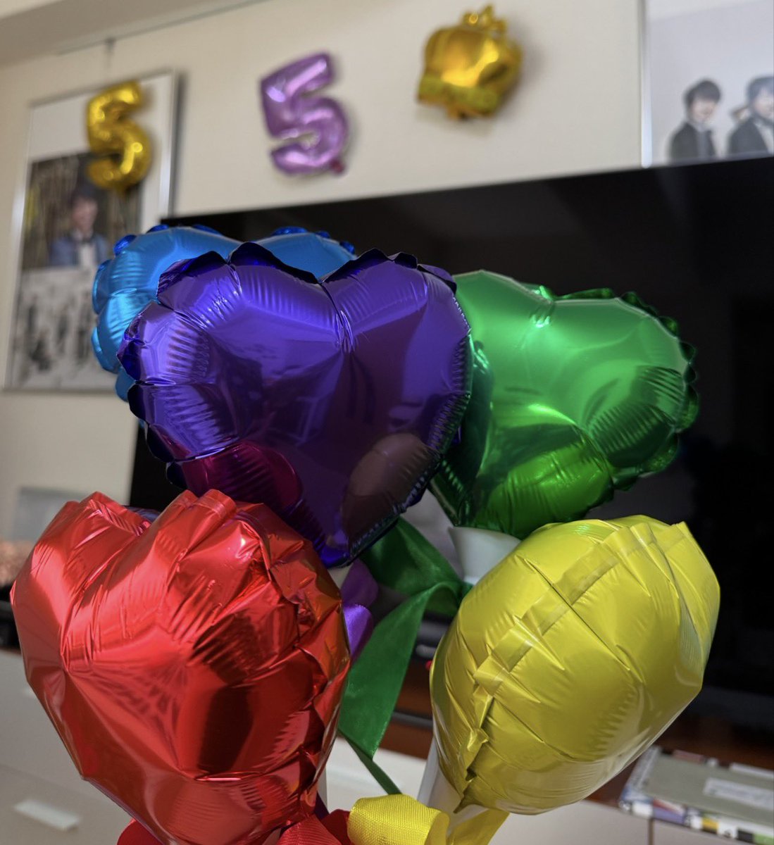 polon_amnos's tweet photo. 嵐の活動終了を見届けました。
嵐さんを通じて、仲良くなったお友達、みんな優しくて、大好き
挨拶で、感情ぐちゃぐちゃになったけど、私も宝物箱にしまおう。でも、ちょいちょい宝物箱から出しちゃうかな
これからもオタ活たくさんします
本当にありがとう😊嵐
大好きだー💙❤️💚💛💜

#We are ARASHI https://t.co/1b8evWkN49