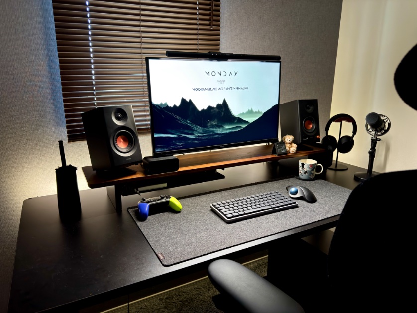 bertil_growence's tweet photo. GM☀️
最近朝から暑くて疲れますね、、
今週も頑張りましょ
#desksetup https://t.co/Pqu8uM8B1Z