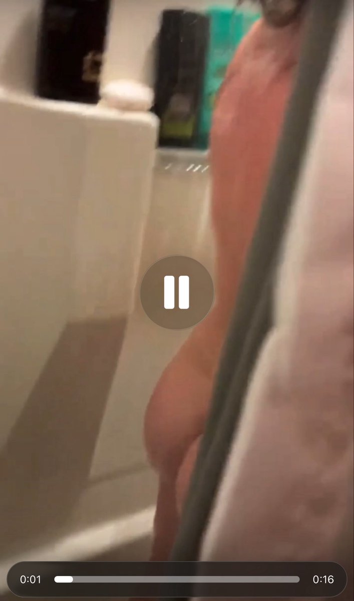 accropornosexe3's tweet photo. i need a vinted account and i can feed you my mom sleeping fuck vidéo i have a lot https://t.co/odxTw5GuAW