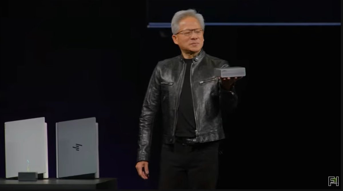 Eric_Option101's tweet photo. 老黄这次是瞄准了苹果/特斯拉了。

AI+PC代替苹果Mac mini，自动驾驶+机器人对表特斯拉FSD+Optimus

以我对马斯克的了解，他现在应该是气炸了 ‘furious’ https://t.co/1EwFzfR8KO