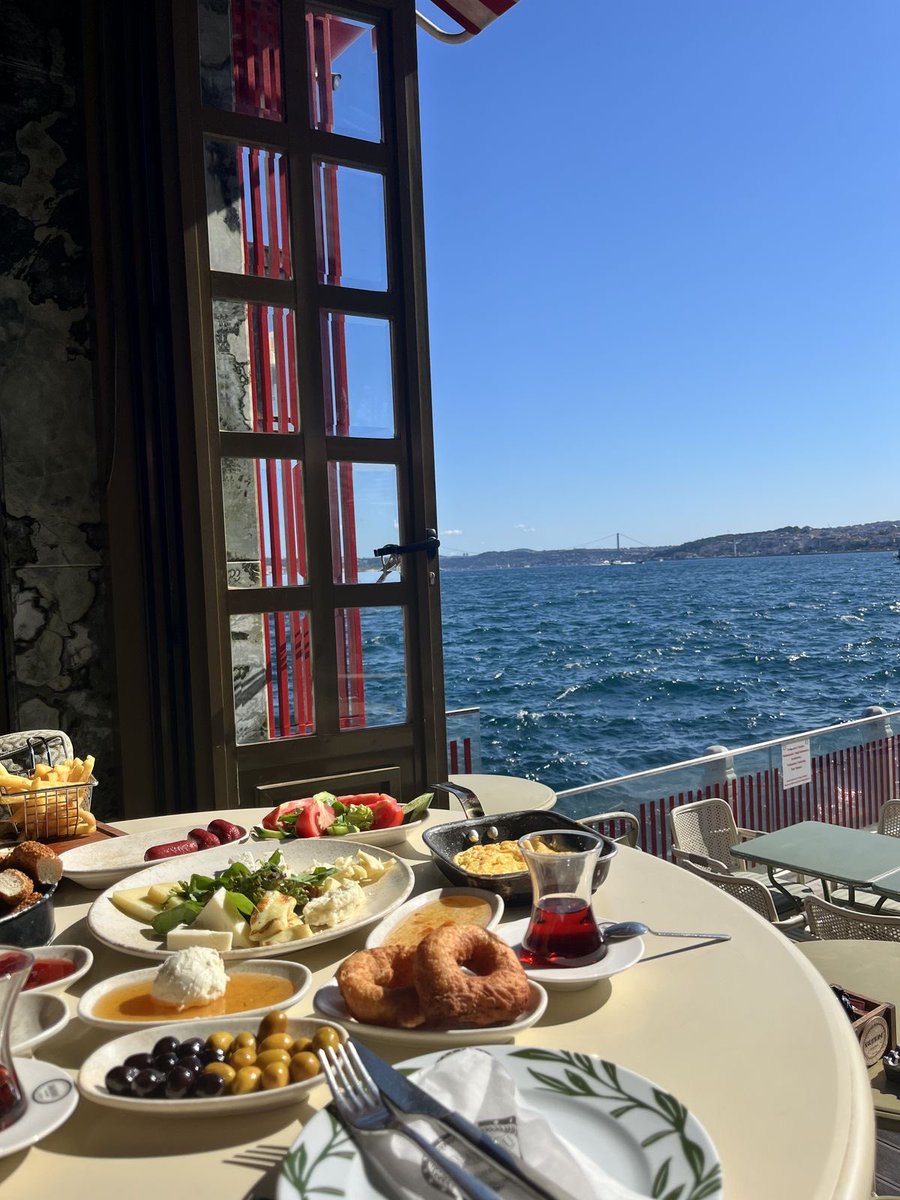 nado77n's tweet photo. صباح الخير 🤍
بداية يوم جميل گ جمالكم 🌼 https://t.co/NnEUx3tLpH