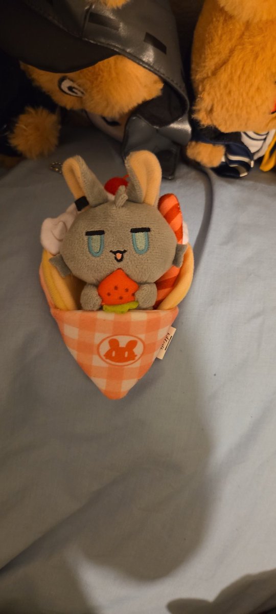 GavinYip412's tweet photo. @hiroyo38110 Ice cream Rosmontis 🍦 https://t.co/kiuxxm8DTv