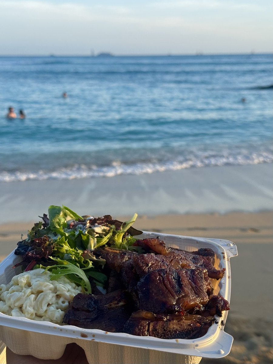 femniscate's tweet photo. eating kalbi on the beach in waikiki. never kill yourself https://t.co/Tj8fFPBcGM