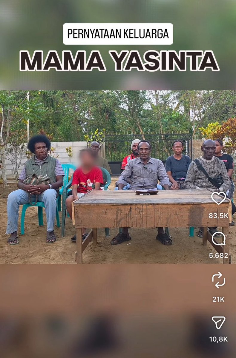 LambeSahamjja's tweet photo. wahhh gila sih kalo beneran
jadi beberapa hari yang lalu 
mama yasinta melaporkan film babi 
yang menayangkan dirinya tanpa izin

tapi kemaren pihak keluarga memberi
klarifikasi bahwa mama yasinta di larikan
tanpa sepengetahuan keluarga
tanpa ada komunikasi
tiba tiba mama yasinta udh ada di jkt

keluarga meminta untuk mama yasinta
dipulangkan kembali kerumah
dan mempertanyakan komnas HAM
pdaahl ketua menteri HAM
asalnya dari papua loh
apkah ini termasuk kasus penc*l*kan?