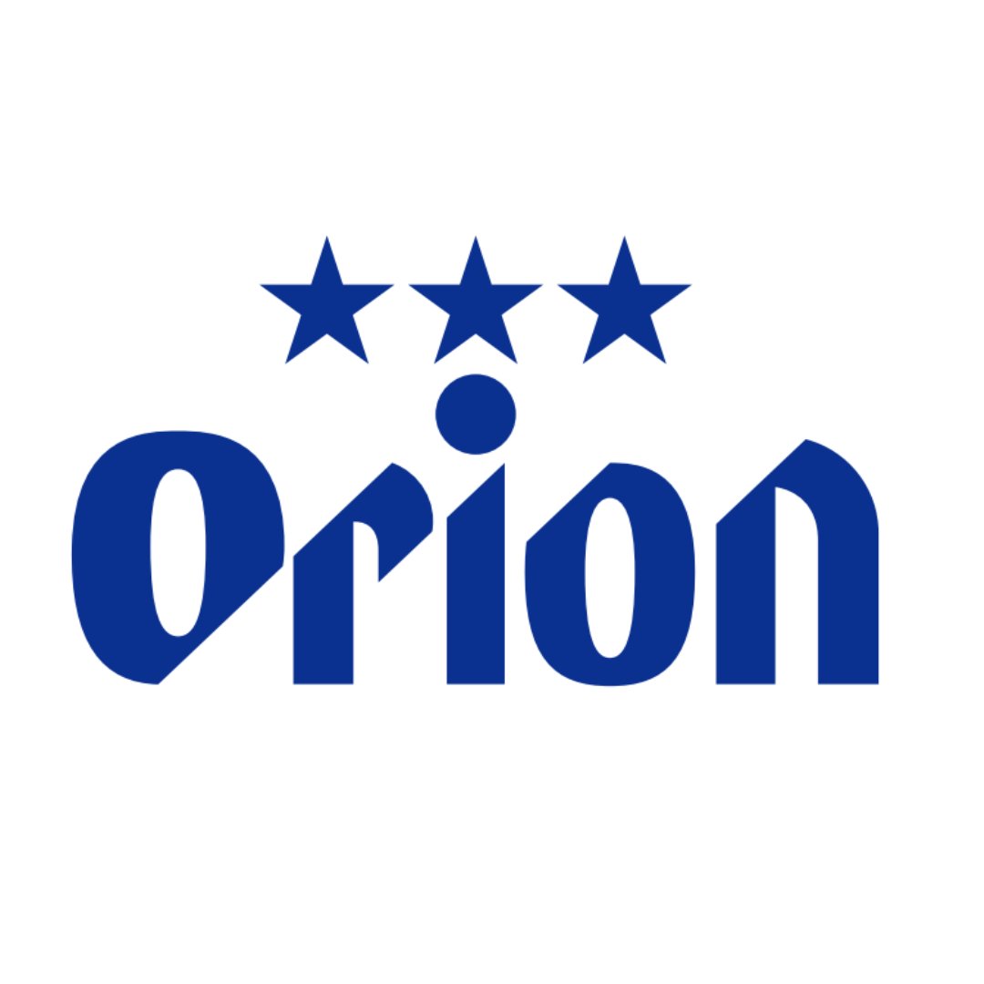orionbeer_info's tweet photo. オリオンビールのロゴ、じっくり見たことありますか？

最初の「O」は、右下が欠けた“不完全な円”。そこには、現状に満足せず、理想を追い続ける姿勢が込められています。

そして「i」は人を表し、その上の円は、追い求める“完成された円”であり、沖縄の太陽でもあるんです。

今日は #ロゴの日 🍺
ということで、オリオンロゴの豆知識でした💫