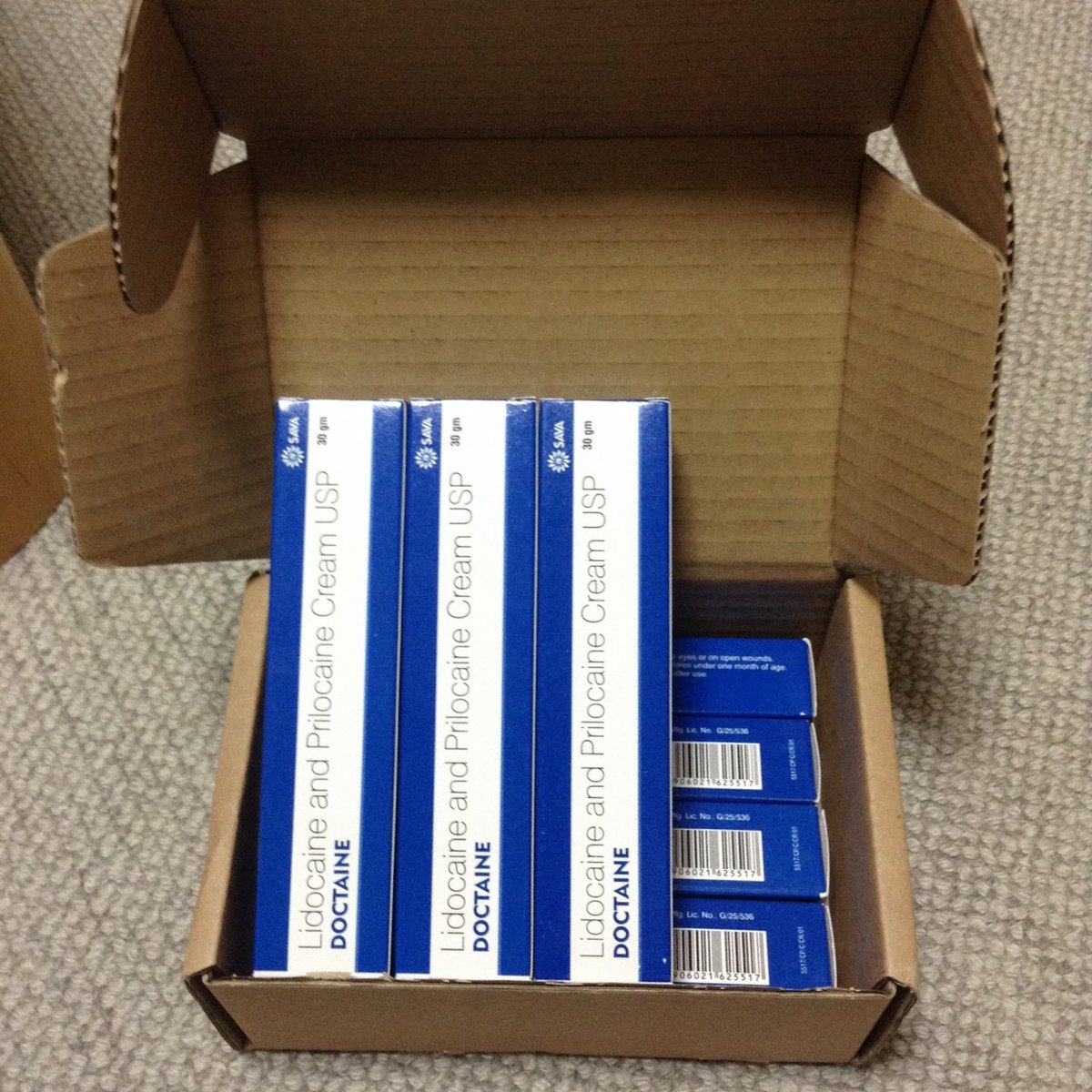 CunionStephenie's tweet photo. ダーマローラー 痛み止めのエムラクリームジェネリックをこちらの通販から購入しました。 
⇒https://t.co/CJL9t96t0H       
30分のラップパックで十分効果が出て ダーマローラーをゴリゴリころがせます。   #ad https://t.co/8ZyDv8lkAL