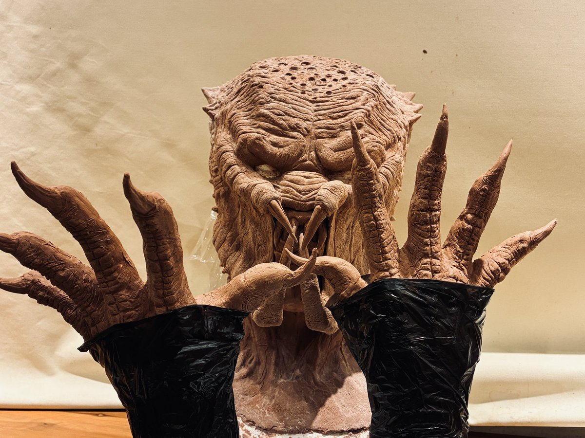 predator #yautja #Predatorbadlands #kwei 5月はプレデタースーツの月