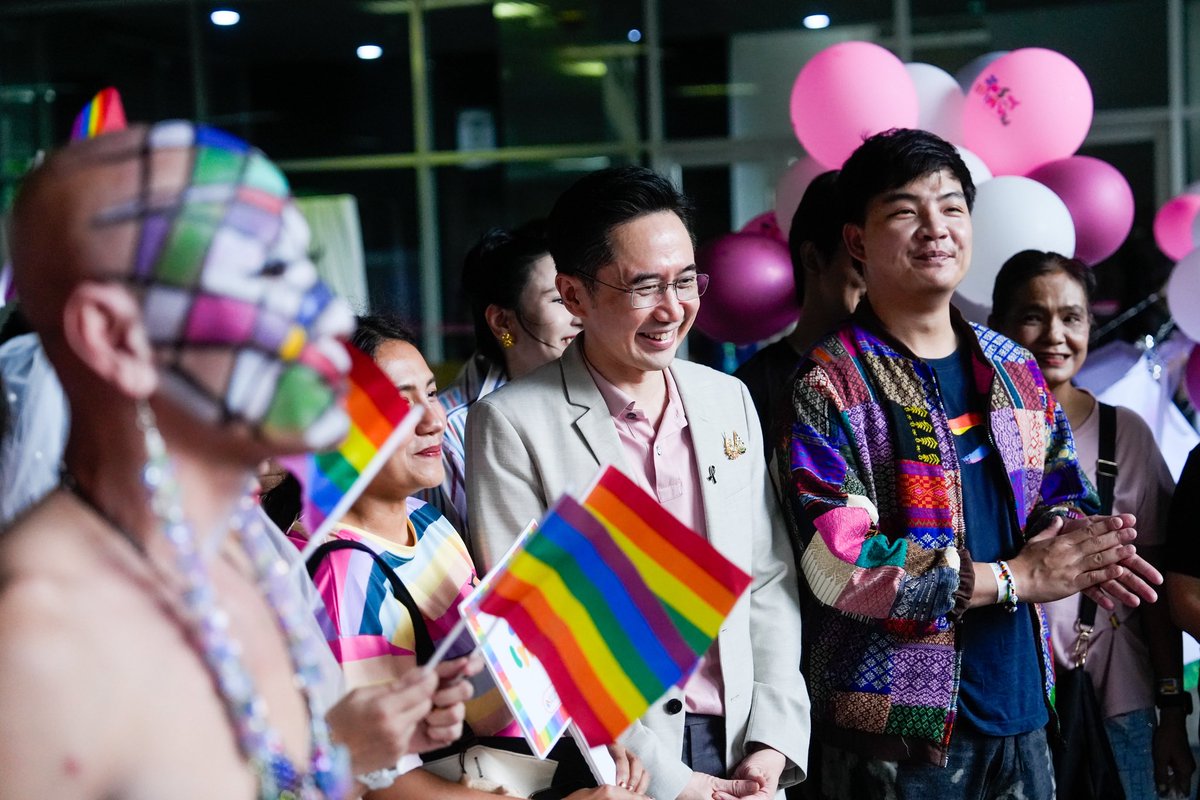 YodchananW's tweet photo. ก้าวสู่ World Pride 2030 ไปด้วยกันครับ

ผมและทีมพรรคเพื่อไทยร่วมขบวน Bangkok Pride 2026 เพื่อย้ำจุดยืน "ความเท่าเทียมในทุกมิติ"

เราขยายเรื่องความหลากหลายที่ไม่ใช่เพียงกลุ่ม LGBTQIA+ แต่รวมถึงคนทุกกลุ่มในสังคม การสร้างพื้นที่ปลอดภัยและเคารพศักดิ์ศรีความเป็นมนุษย์อย่างเสมอภาค คือเครื่องพิสูจน์ว่าไทยจำเป็นและต้องพร้อมสำหรับการอยู่ร่วมกันบนความแตกต่าง

ความพร้อมนี้คือแรงสำคัญในการผลักดันการเป็นเจ้าภาพ World Pride 2030 ซึ่งมีนัยสำคัญอย่างยิ่งใน 2 มิติครับ 

ด้านสิทธิมนุษยชน 

นี่คือการตอกย้ำความสำเร็จที่ไทยมีกฎหมายสมรสเท่าเทียมเป็นชาติแรกในอาเซียน สะท้อนภาพลักษณ์ประเทศที่เคารพความหลากหลายบนเวทีโลก 

ด้านเศรษฐกิจ 

งานนี้คือฟันเฟืองขับเคลื่อน "เศรษฐกิจสีรุ้ง" (Rainbow Economy) ที่จะดึงดูดเม็ดเงินมหาศาลจากการท่องเที่ยวและยกระดับทุนทางวัฒนธรรมของประเทศ 

การได้เป็นเจ้าภาพจึงเป็นการสร้างการเติบโตทางเศรษฐกิจ ที่เดินหน้าไปพร้อมกับการเชิดชูสิทธิมนุษยชนไทยในระดับสากลครับ

🏳️‍⚧️🏳️‍🌈🇹🇭