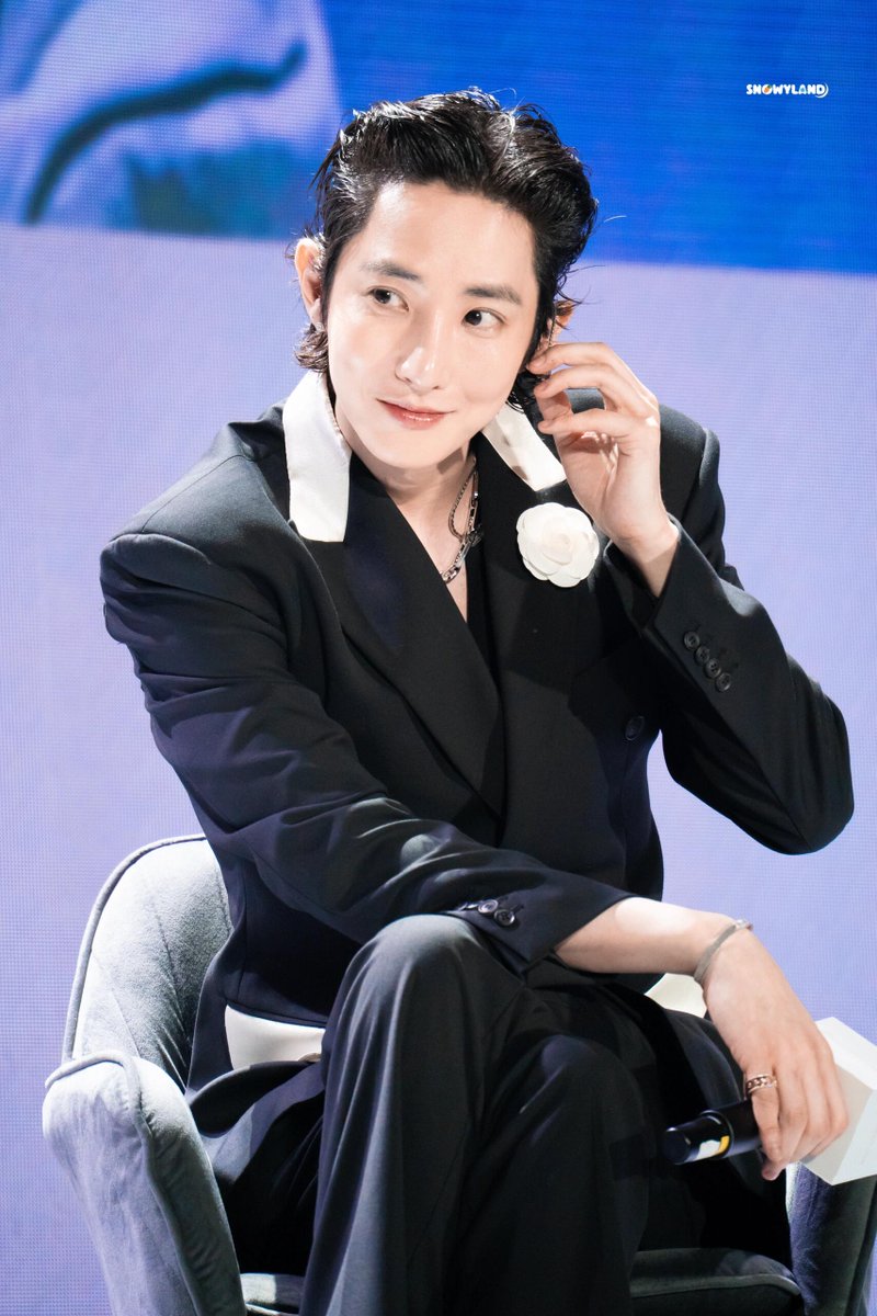 WickedJ01's tweet photo. Photos by SNOWYLAND (Thank you so much for sharing!🙏😍)

2026.05.30 Shanghai fanmeeting

#이수혁 #leesoohyuk #李洙赫 #李秀赫 #イスヒョク #อีซูฮยอก #EternalMagicHour #fanmeeting #SaramEntertainment #kdrama https://t.co/XxjLPGy9Tk