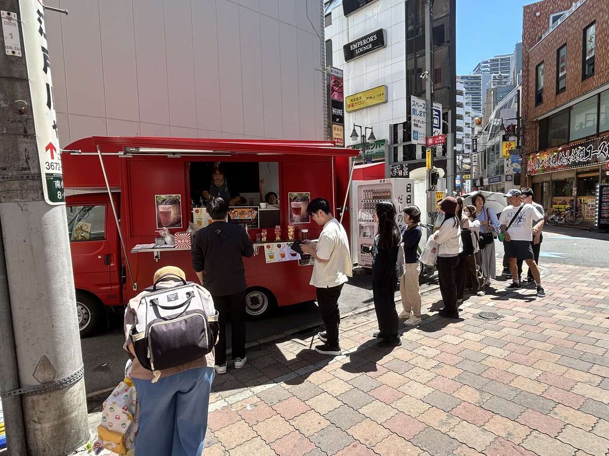 aomoriya_s's tweet photo. 今週末の出店情報🍎

▫️6/５.６(金土)※初出店‼️
【yohaS 2026】
16:00〜21:00
千葉公園内

▫️6/７（日）
【昭和記念公園プチ・ママ・マルシェ】
10:00〜17:30
昭和記念公園　ゆめひろば

神りんご飴ご用意してお待ちしております٩( ᐛ )و🍎

#あおもり屋
#りんご飴
#千葉公園
#昭和記念公園
#立川 https://t.co/4Jzpr54zkE