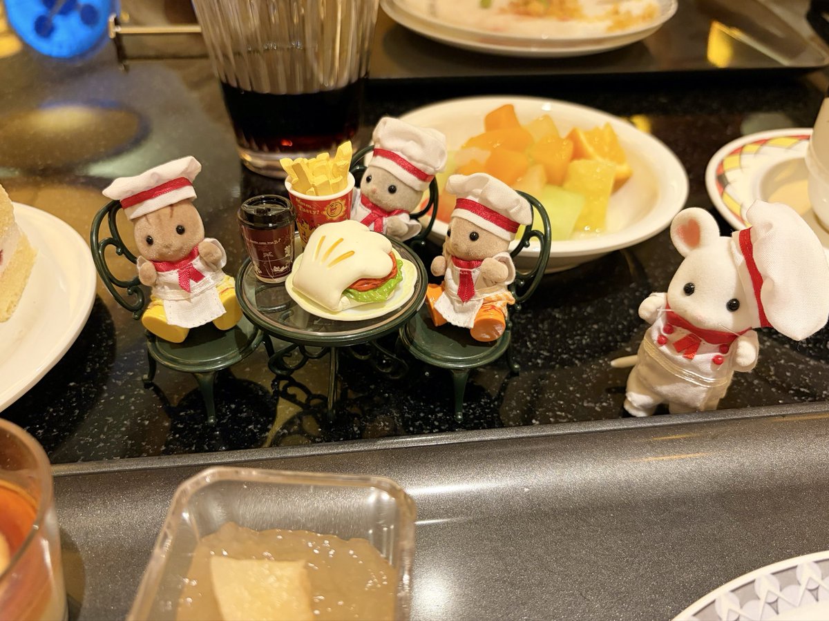 kitaura_5's tweet photo. 初めてのシェフミッキー🍳🐭
写真には写ってないですが、シェフ姿のミッキーがかっこよかったです！

#シルバニアファミリー
#シェフ・ミッキー https://t.co/4FYo6R4ncD