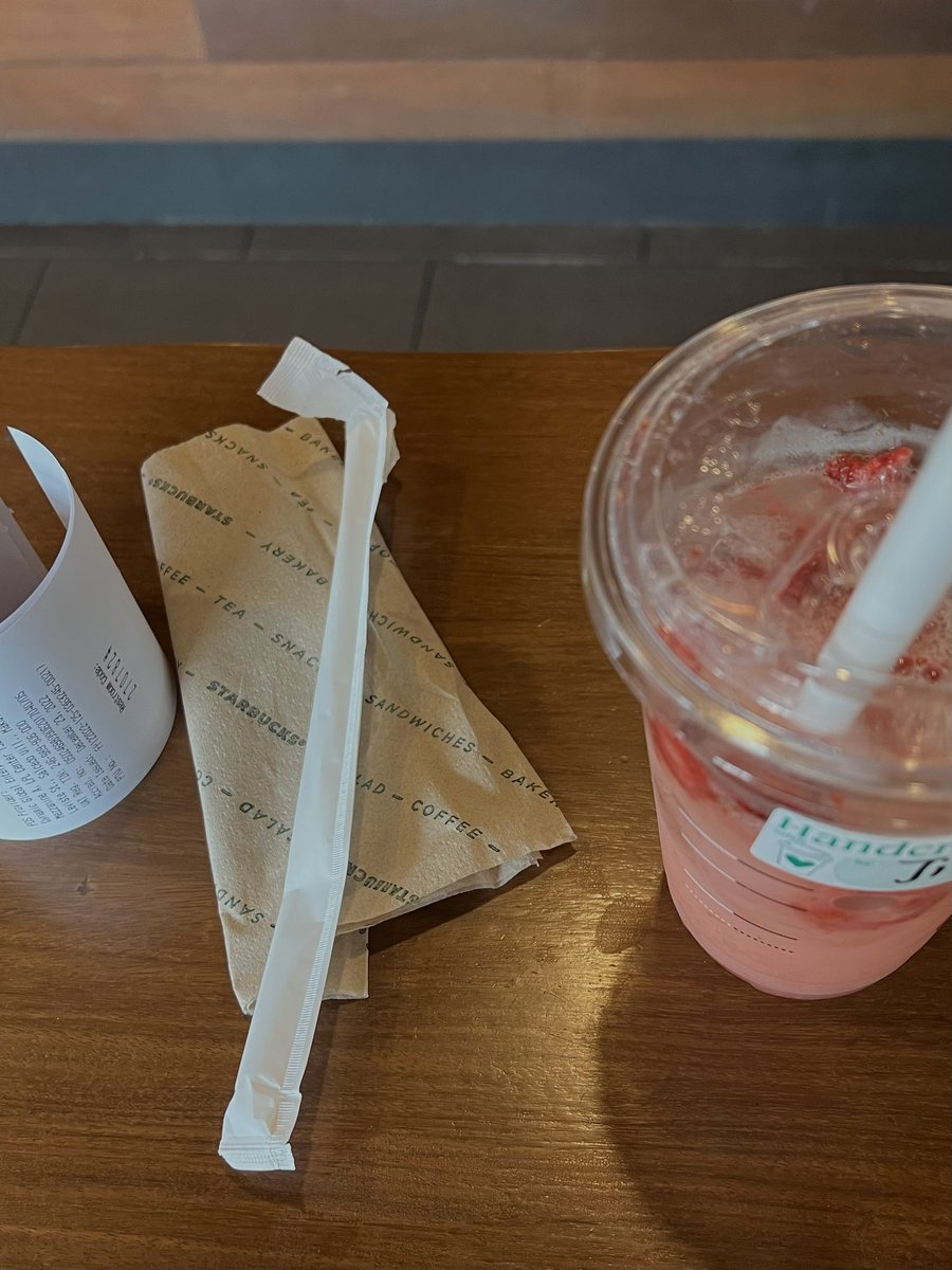 echo_j0sh's tweet photo. pink drink after surviving the sem with a hectic schedule !!

(matcha used to be my go-to drink whenever i needed to calm down 😝) https://t.co/FeSr5jfKTs