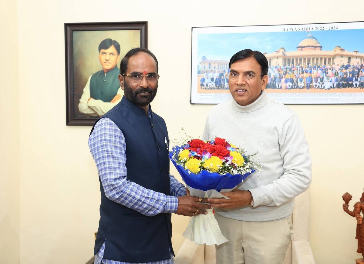 drsanjaymayukh's tweet photo. माननीय केंद्रीय श्रम एवं रोजगार तथा युवा मामले और खेल मंत्री डॉ. मनसुख मांडविया जी को जन्मदिन की हार्दिक शुभकामनाएं!

प्रभु श्री राम जी से आपके उत्तम स्वास्थ्य एवं सुदीर्घ व सुयशपूर्ण जीवन की कामना करता हूं।

@mansukhmandviya https://t.co/v1Q27YLqCj