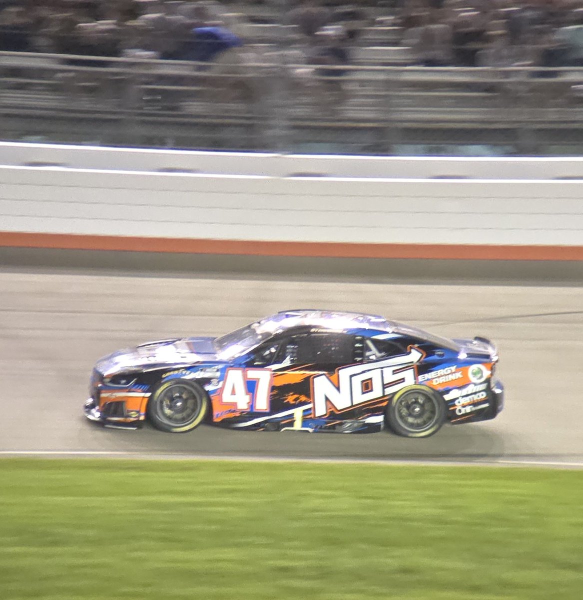 STaranto92's tweet photo. Shades of Rowdy

Ricky Stenhouse Jr. charges all the way to a fourth place finish in his Kyle Busch tribute scheme after taking tires under the last caution. One of his best runs of the season and he does this paint scheme justice https://t.co/nc1y7lpSxZ