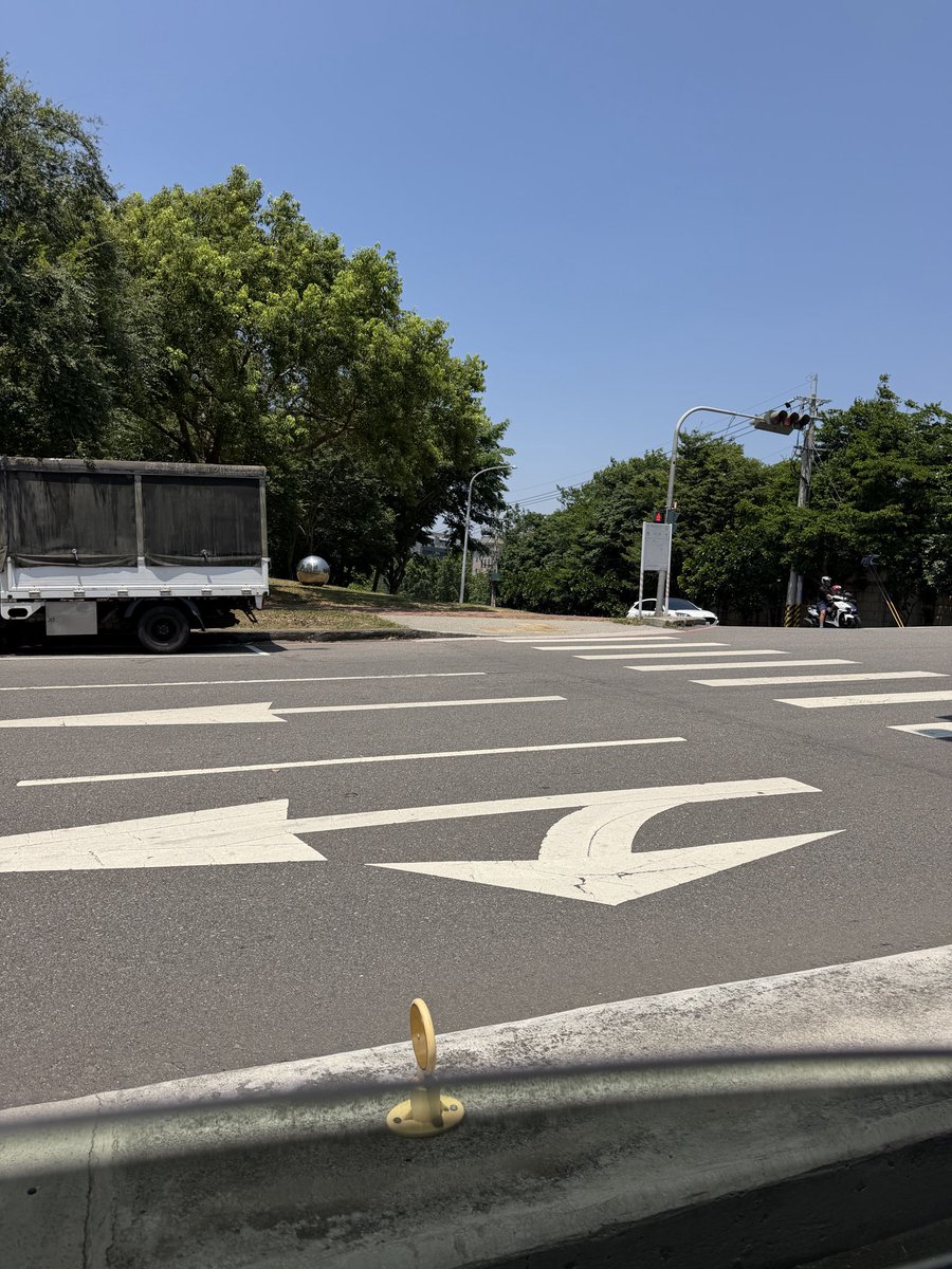 pc043540's tweet photo. 這種天氣…沒中暑都要謝天謝地 https://t.co/4fLzyNrbY3