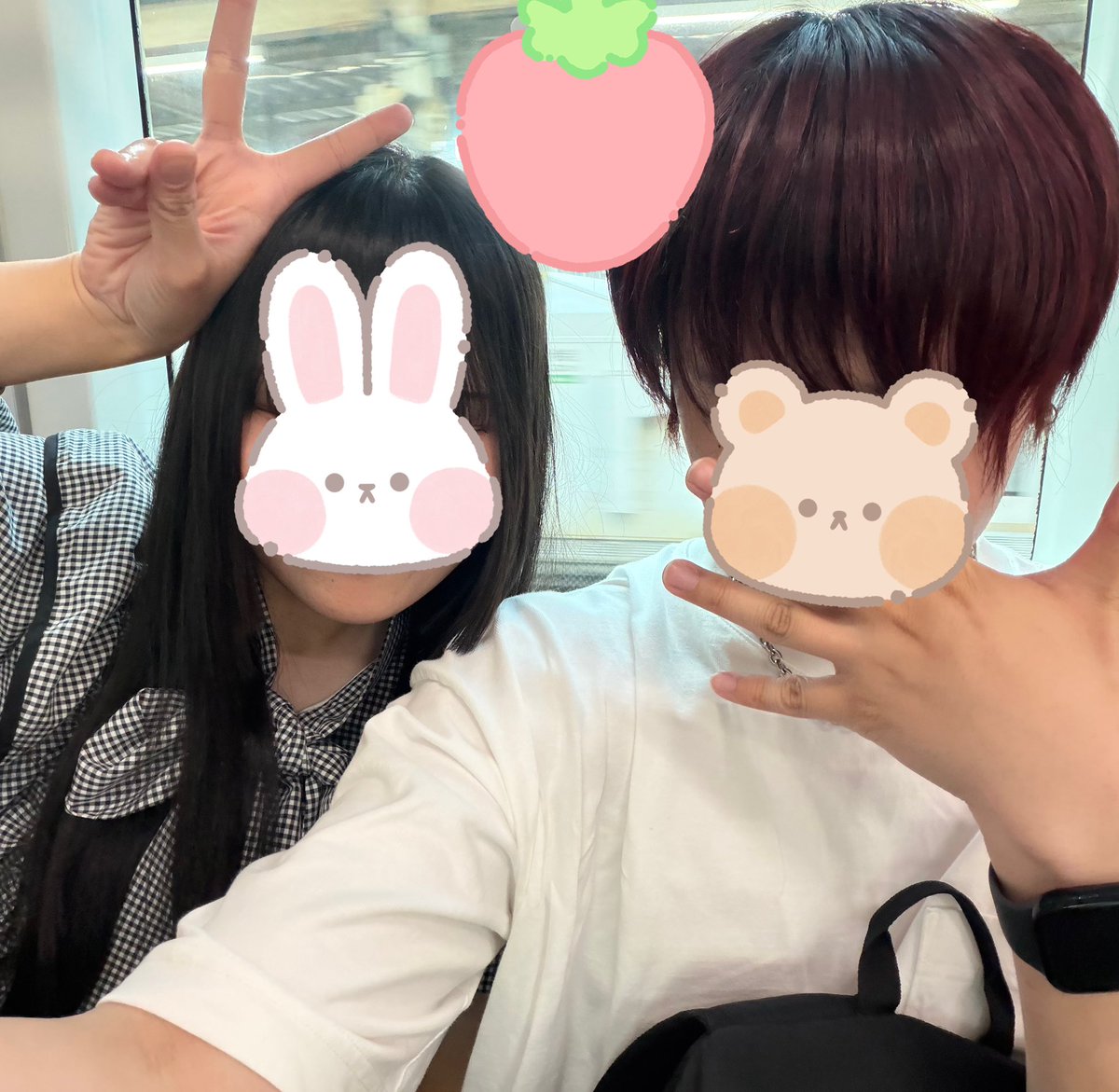xyxoxsxux's tweet photo. 昨日遊んだ後愛莉と合流したんだけどほんと3時間で意味わからん情報量だった

人で溢れかえってる渋谷のど真ん中で職質されることある？
俺たち相当不審だったのかな https://t.co/jGlTvQx7KM