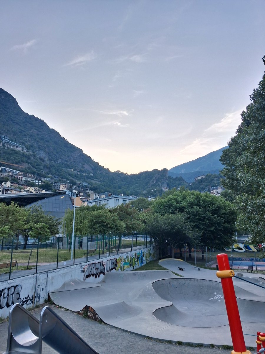 jecbosch14's tweet photo. Bon dilluns 💪😃🙋
Cap a tres quarts de set del matí 
Passejant pel Prat del Roure , Clot d'Emprivat 
Escaldes-Engordany ❤️🇦🇩
#Andorra #descobreixandorra #visualmeteo #meteoandorra #turismeandorra https://t.co/6YM56OoiMr