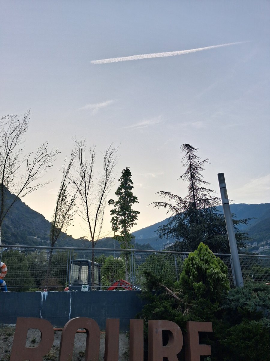 jecbosch14's tweet photo. Bon dilluns 💪😃🙋
Cap a tres quarts de set del matí 
Passejant pel Prat del Roure , Clot d'Emprivat 
Escaldes-Engordany ❤️🇦🇩
#Andorra #descobreixandorra #visualmeteo #meteoandorra #turismeandorra https://t.co/6YM56OoiMr