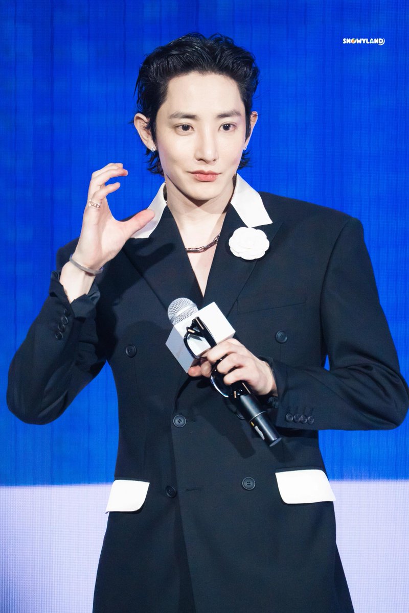 WickedJ01's tweet photo. Photos by SNOWYLAND (Thank you so much for sharing!🙏)

2026.05.30 Shanghai fanmeeting

So handsome!😍

#이수혁 #leesoohyuk #李洙赫 #李秀赫 #イスヒョク #อีซูฮยอก #EternalMagicHour #fanmeeting #SaramEntertainment #kdrama https://t.co/Py6OY1Cb7A