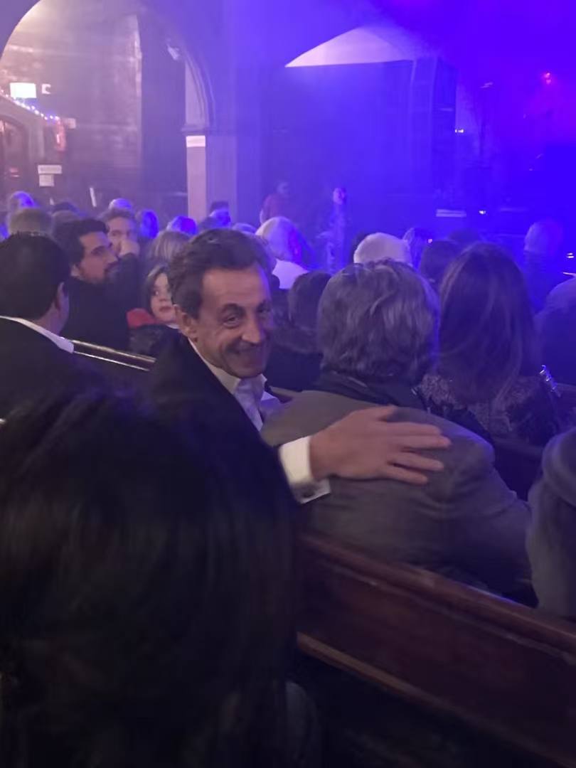 ThinksDylan's tweet photo. Meeting the former French President when I was in college was fun.

I asked him a question: "How did you like the Élysée Palace?"

He replied, "Sometimes I got lost in it because it was big."

When I was a student, there was a year when I barely sat down for meals because I spent most of my time either in the library, attending guest lectures and talks, or figuring out ways to learn. One day, I attended a concert by Sarkozy's wife, and he happened to greet me. We had a brief conversation, and after the concert, I went up to talk to him again because, at that time, I wanted to have conversations with important people - not for the prestige, but for the opportunity to learn.

Initially, I was hesitant to approach him, but talked to him I couldn't feel any better.

One important lesson that still helps me today, both in life and in building a startup, is that your job often involves dealing with people who are more accomplished than you, because that is how both you and your company grow - the time when you have this conversation, make this conversation equal.

During that year in college, I also met the former CEO of Google and the European Director of the Bill & Melinda Gates Foundation. One of the biggest lessons I have learned is that we often assume people are unapproachable, but they usually are not. And if you treat them like rock stars, they will treat you like a fan. Don't underestimate yourself or be too hesitant to start a conversation. After all, we are all human.

If you read enough biographies, you will find that every important person started out as an ordinary and largely unknown individual. You may be ordinary today, but in the long run, you could become just as important as the people you admire or feel nervous about approaching.