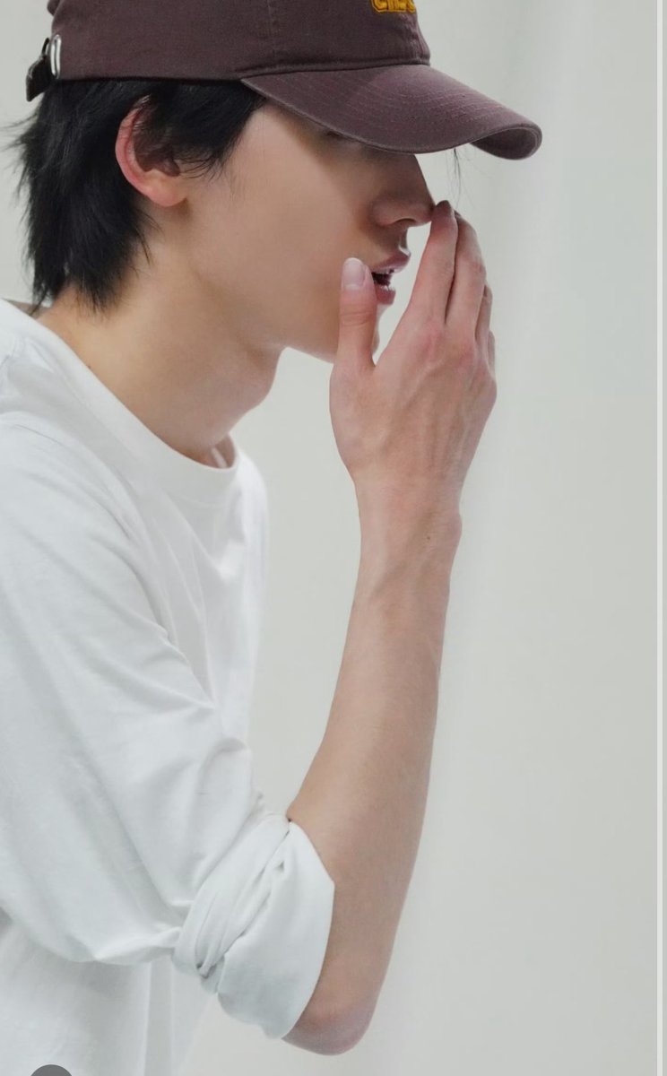 strawberryaoo's tweet photo. 经期对宋亚轩起性欲 逼要难受死了 穿了安睡裤 求着他用手在外面揉揉还不够 得跪坐在他腰胯上 小逼间隔一层厚软的布多了一种禁忌快感 涨红勃起的几把存在感极强 贴着形状一下下碾过阴蒂 宋亚轩挑着眉毛问现在有多湿了、还没骑够老公啊 明知故问 不想回答他。膝盖不受控地夹紧他的腰腹 高潮是慢慢磨到的 https://t.co/Etoq8zhJTP