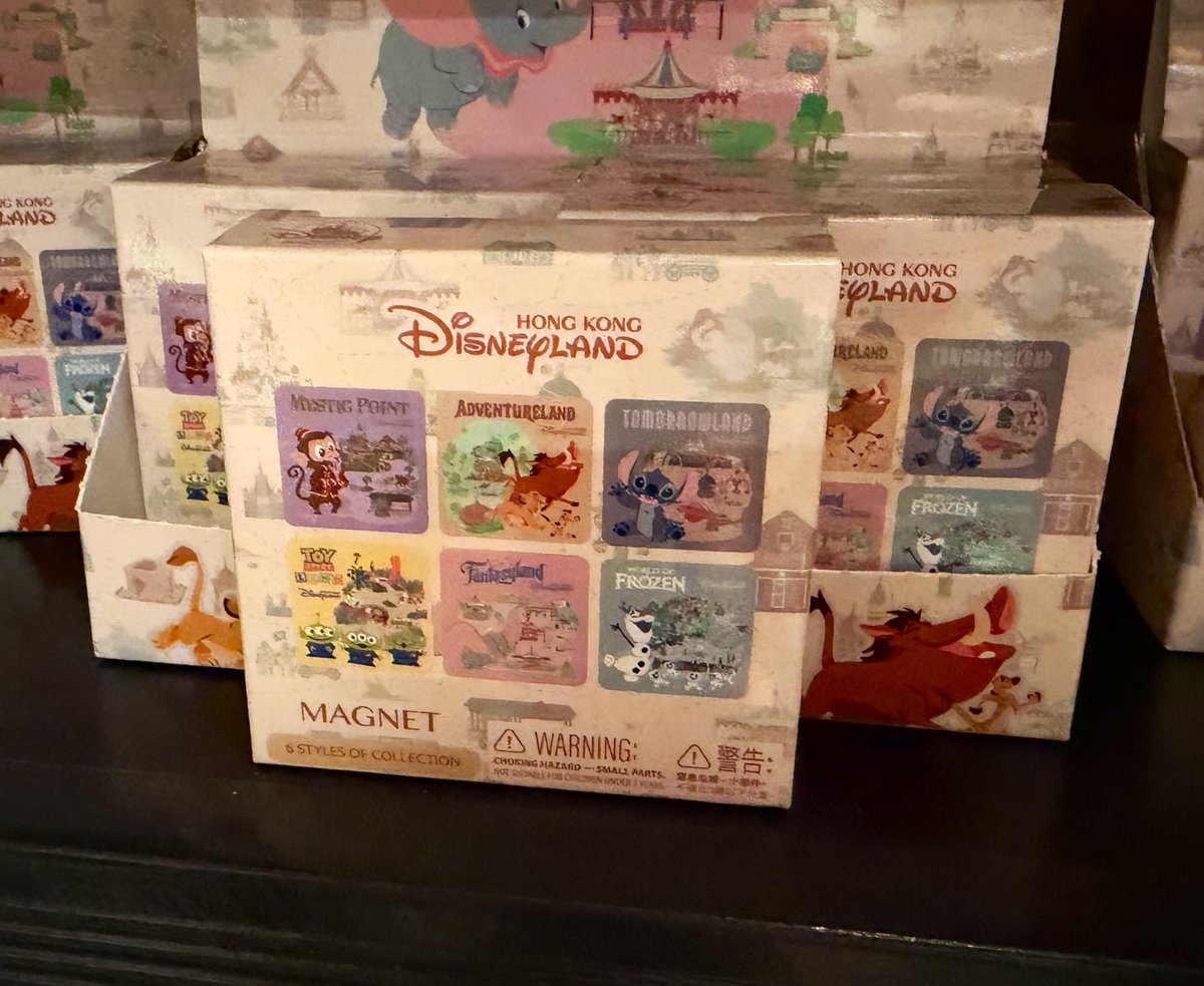 hk_emporium's tweet photo. 香港ディズニーランド
エリアをテーマにしたミステリーグッズ販売中！

➡️ミニトートバッグ
➡️マグネット
➡️トレーディングカード

#HKDL_MD
#HKDL https://t.co/ryKTx6tfoc