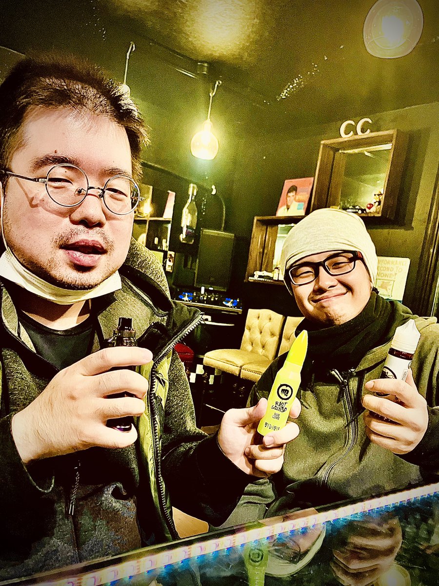 smokeride_gogo's tweet photo. 仲良く御来店😎
🇺🇸アイスピーチティー
🇬🇧サブライム
爆煙ARMOUR GでJET〜‼️
美味しい笑顔最高ですネ❤️
ありがとう御座いました😊
VAPE電子タバコC.C
越谷市大袋駅東口徒歩2分
070-2332-0069
#vape好きな人と繋がりたい
#電子タバコ #ベイプ
#美味しい笑顔 #至福の時間
#livefast #世界平和 #爆煙 https://t.co/WOzx0qqQFe