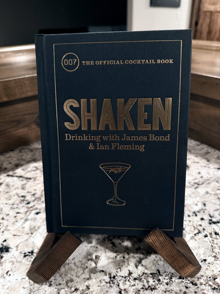 Nicjazz1's tweet photo. The mission is simple:
Grab a drink. Preferably Martini Shaken not stirred.
Fire up #007FirstLight 
Save the world.
Repeat. 🍸🎮🕶️ https://t.co/pHy7KuCQl8