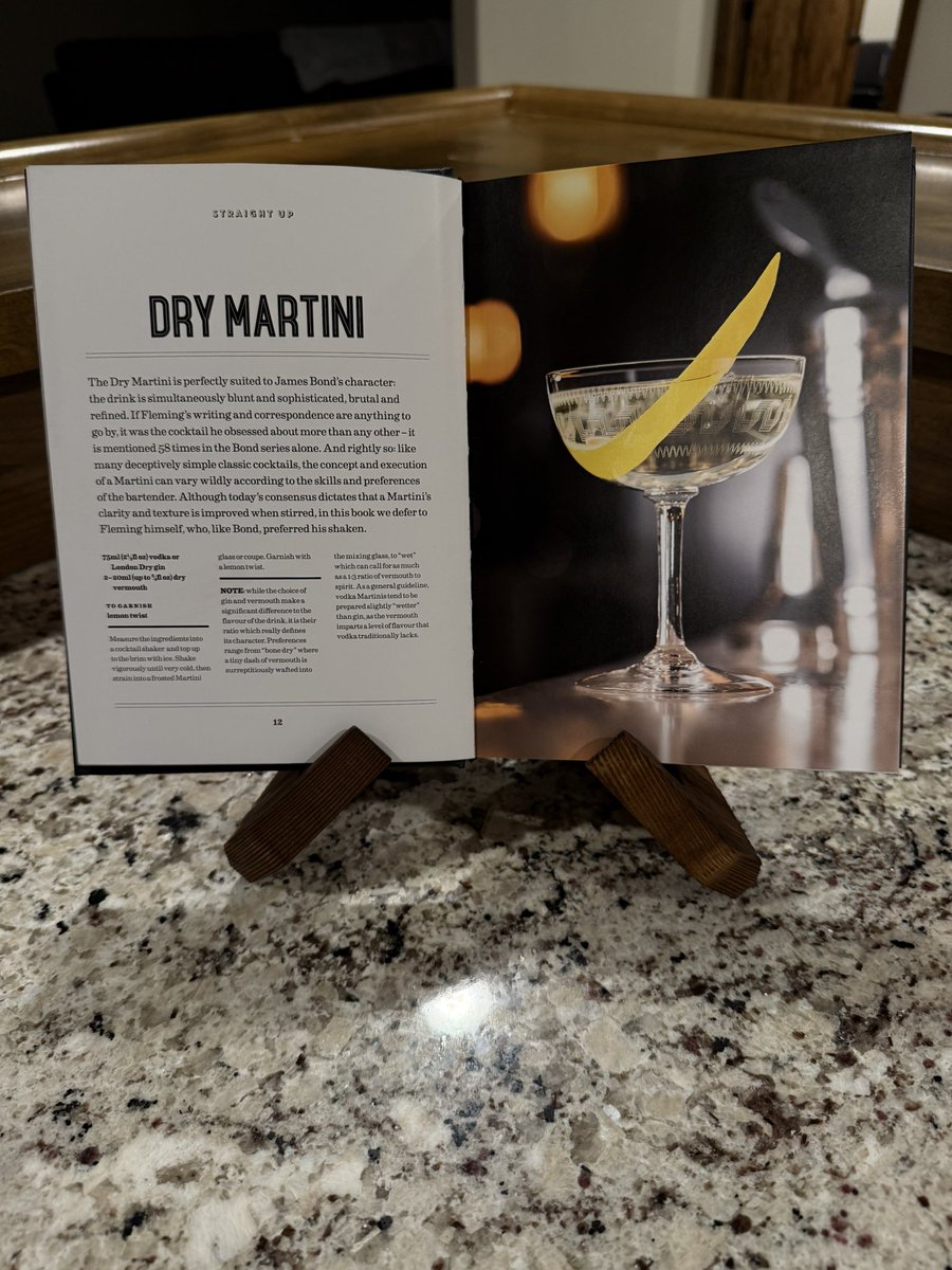 Nicjazz1's tweet photo. The mission is simple:
Grab a drink. Preferably Martini Shaken not stirred.
Fire up #007FirstLight 
Save the world.
Repeat. 🍸🎮🕶️ https://t.co/pHy7KuCQl8