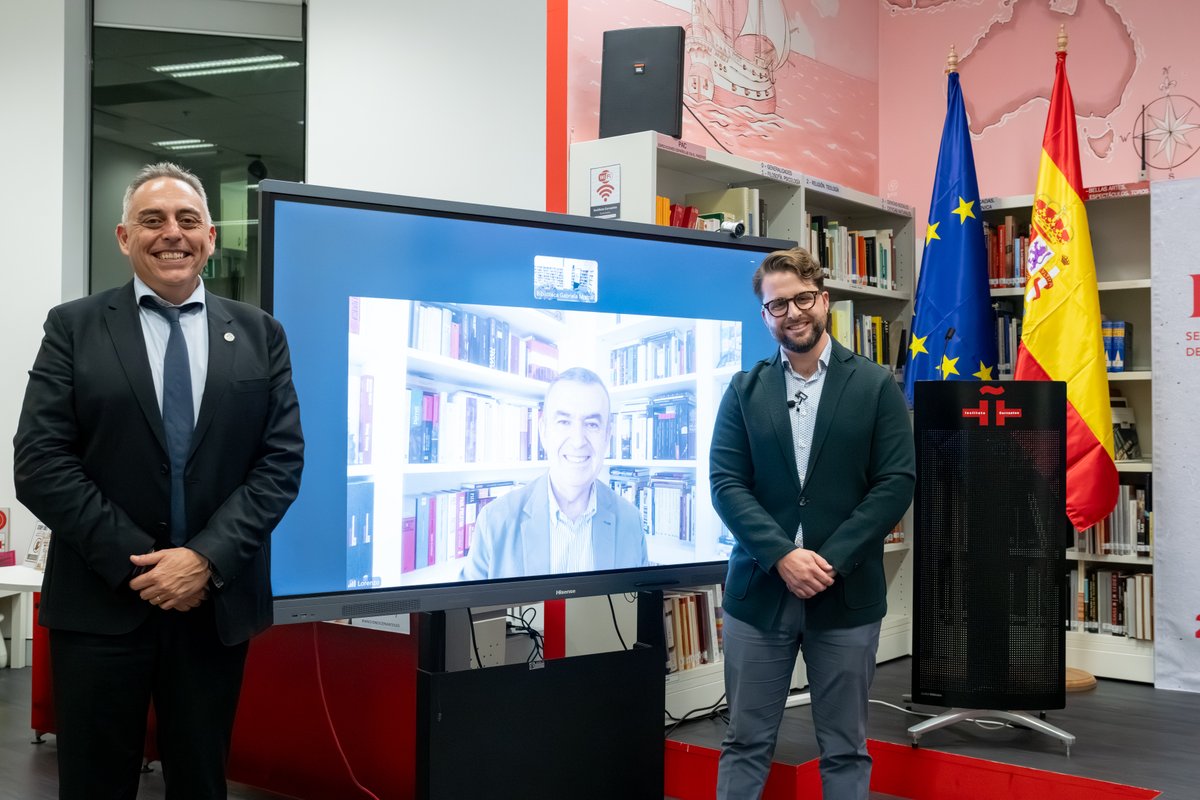 IC_Sydney's tweet photo. Concluye una nueva edición de Benengeli: Semana Internacional de las Letras en Español

En el Instituto Cervantes Sídney, el escritor @VilaSilva  y el profesor Thomas Nulley-Valdés participaron en una conversación sobre literatura, cultura y bibliotecas

🎥https://t.co/SduCdxmq7u https://t.co/YkBuKasNhO