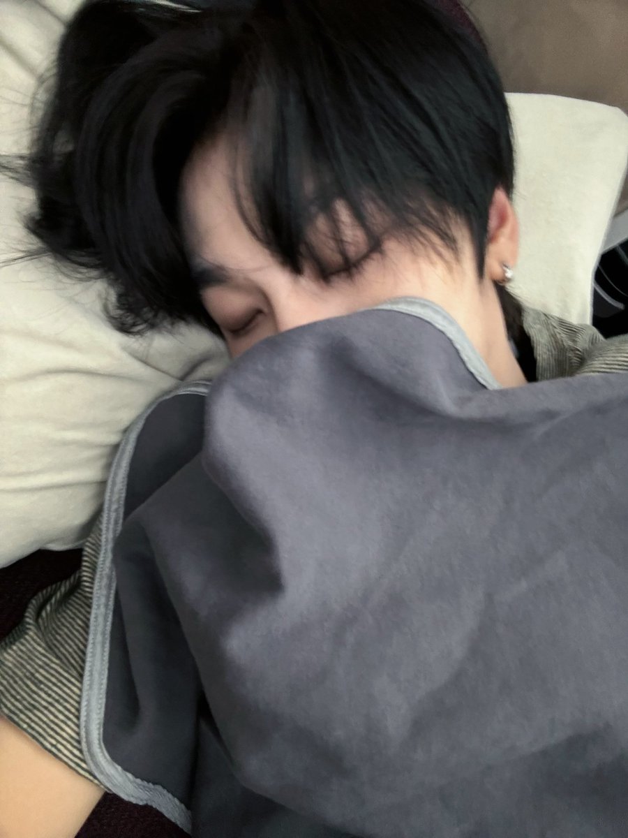 xinlongtime's tweet photo. #5월의씬롱네컷

레전드 무대와 레전드 셀카와 롱뽀니를 잔뜩 봤던 한 달 https://t.co/rMt5Bd5DlL