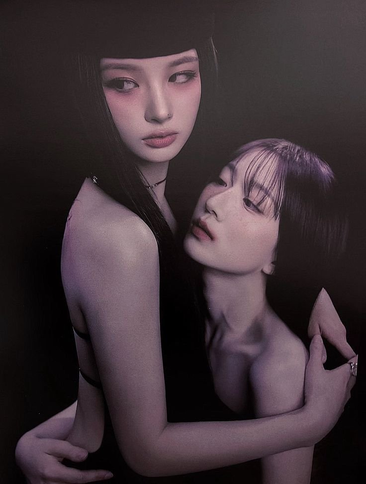 ishaelygay's tweet photo. #whoremembers this sullyoon and haewon #happypridemonth to them specifically #feelinggay #chorongz #fem4fem #wlw https://t.co/sIGkitfMqB