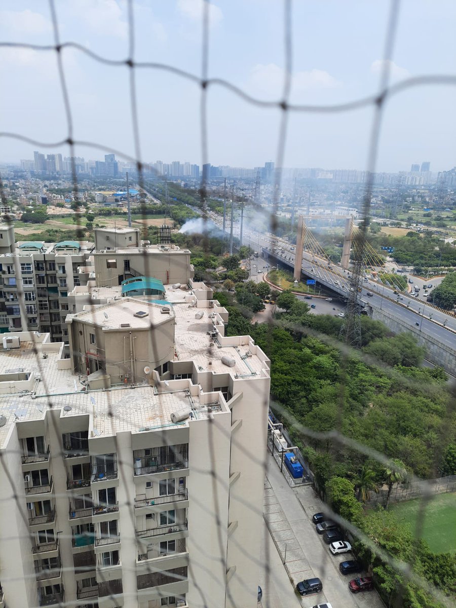 RajivAg75568417's tweet photo. Everyday some people are dumping  waste materials in the open land opposite Homes121 on other side of FNG. They burn the waste material thus making pollution level high.
An immediate action is requested.
@CeoNoida
@noida_authority https://t.co/EXcExLSRa0