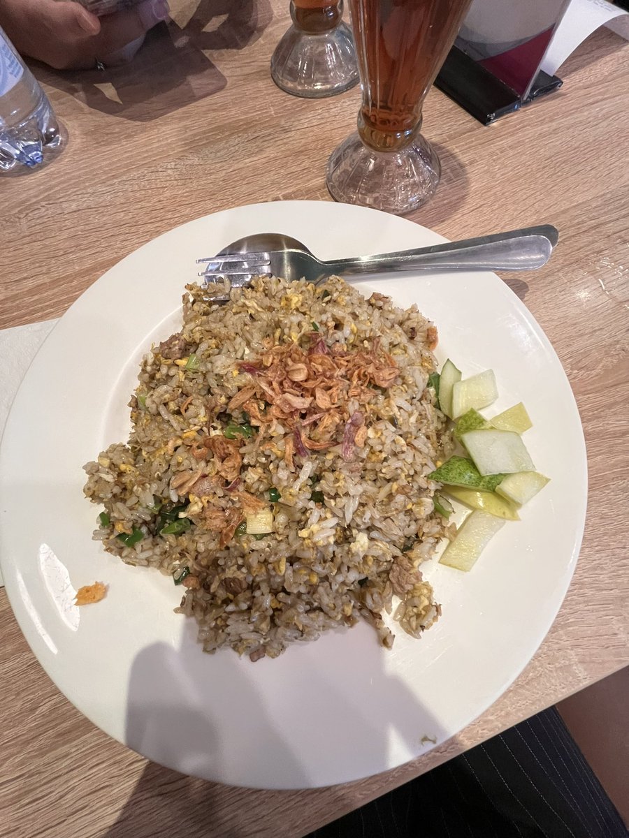 256tf's tweet photo. first time kemarin cobain nasi goreng bebek cabe ijo solaria, GILAAA INI MAKANAN SURGA ENAK BGTT https://t.co/8azVkqoyvS