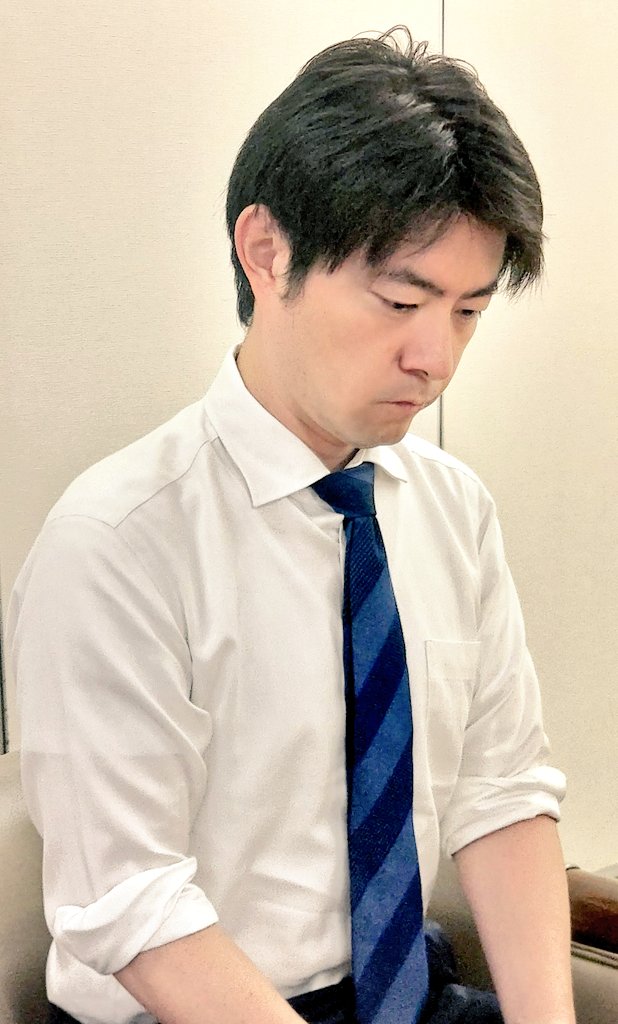 v4seR2cGOCn73Od's tweet photo. 今日のおしごと

本因坊戦予選C
鶴山淳志八段ー柳原咲輝二段
こちらの観戦です
チーム福岡の監督🆚主将の対戦
監督が貫禄を示すでしょうか？ https://t.co/bsM2XIKnhl