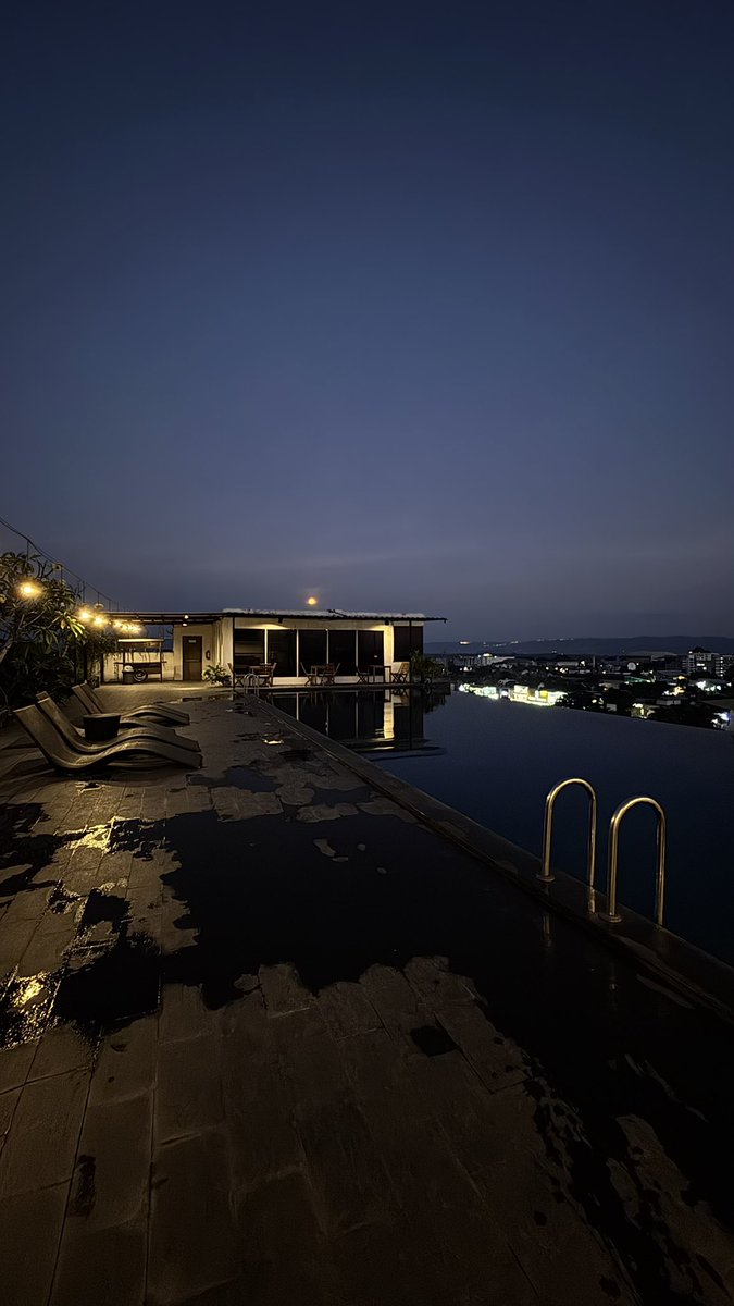 flosha_yuki's tweet photo. 🏊‍♀️🌕 https://t.co/NJAt9WEv50
