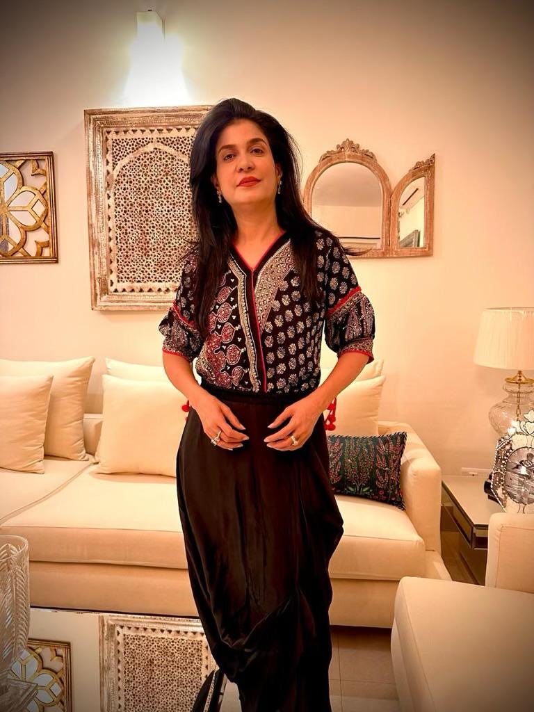 impanchu900's tweet photo. @anjanaomkashyap जी, 5-5 हजार देकर PR करवाने से पहले अपना मेकअप खर्चा (30k/महीना) और अवॉर्ड खरीदने का हिसाब तो बताइए। 
ईमानदार पत्रकारिता में दाल-रोटी भी चल जाती है, PR वाली पत्रकारिता में 7 स्टार लाइफस्टाइल क्यों? 
#NEETPaperLeak
 #khansir
#abhinav 
#anjanaomkasyap https://t.co/HH3TWat9bY