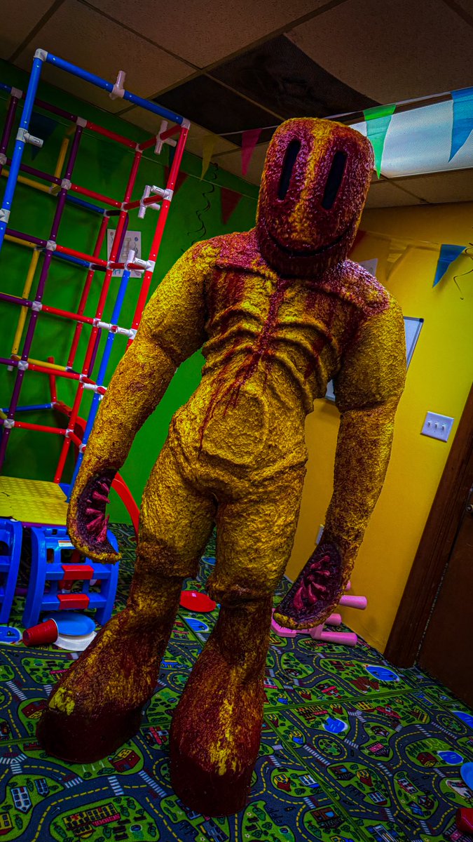 WitheredCreatio's tweet photo. Built some entities for @Socksfor1 for his Backrooms in real life video! Thank you so much king! 

Huge thank you to my team for helping out to make these suits come to life! 

Give them some love! 
Instagram:
@wumble_tumble 
@barrikade_buildz
@witherspyne https://t.co/4PMh4WfPXc