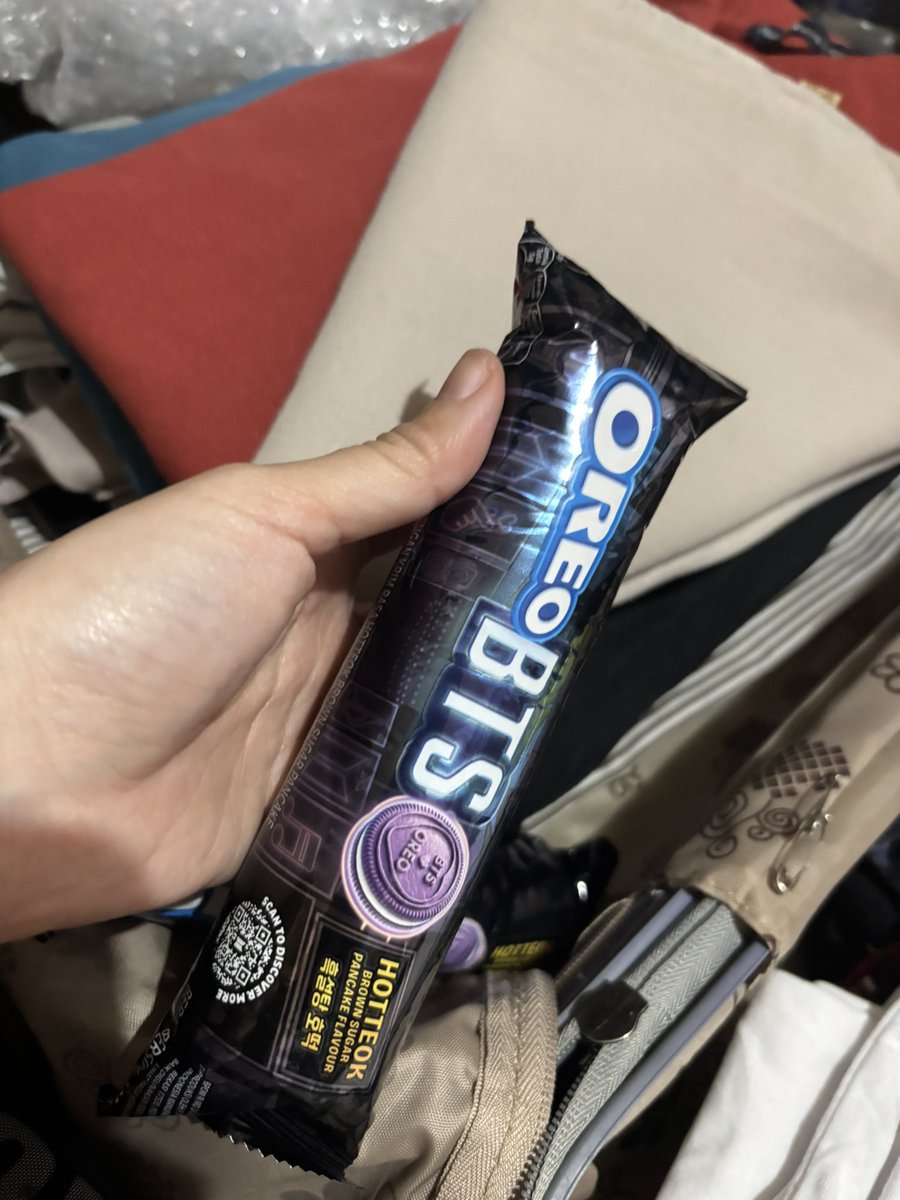 DISHARMY_twt's tweet photo. lagi packing tiba2 oleo bangtan ku datang awwww 😘😘😌 https://t.co/cSC3Y7KHpJ