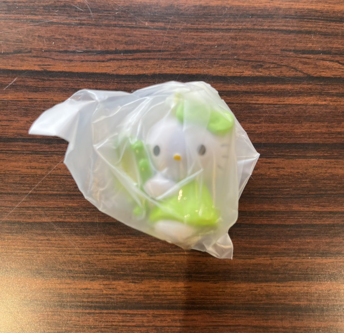 m98466026's tweet photo. サンリオ よつばのクローバーマスコット ガチャガチャ 交換

【譲】ハローキティ

【求】ポムポムプリン

郵送交換希望です！
お気軽にリプ、DMお待ちしております🙇‍♀️ https://t.co/Tmczo3lFN1
