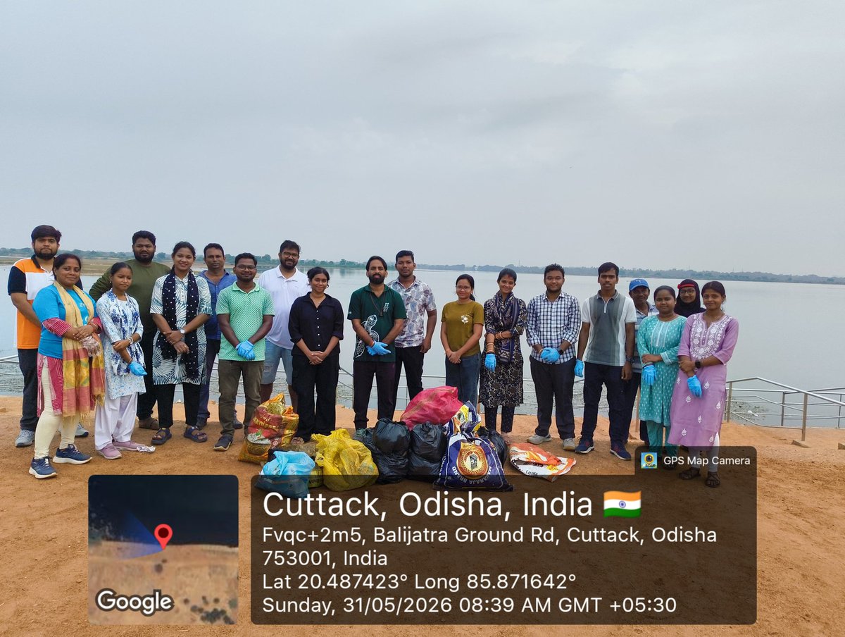 SATTVIC_SOUL's tweet photo. 📍Cuttack, Odisha 
On the eve of Environment Day Week, 21 dedicated volunteers of @SATTVIC_SOUL came together for a plogging drive at the Mahanadi River &amp; collected more than 100kg of plastic waste from the riverbank.
#EnvironmentDayWeek 
@CMCCuttack @CuttackDM @ForestDeptt https://t.co/OhviLYZPGV